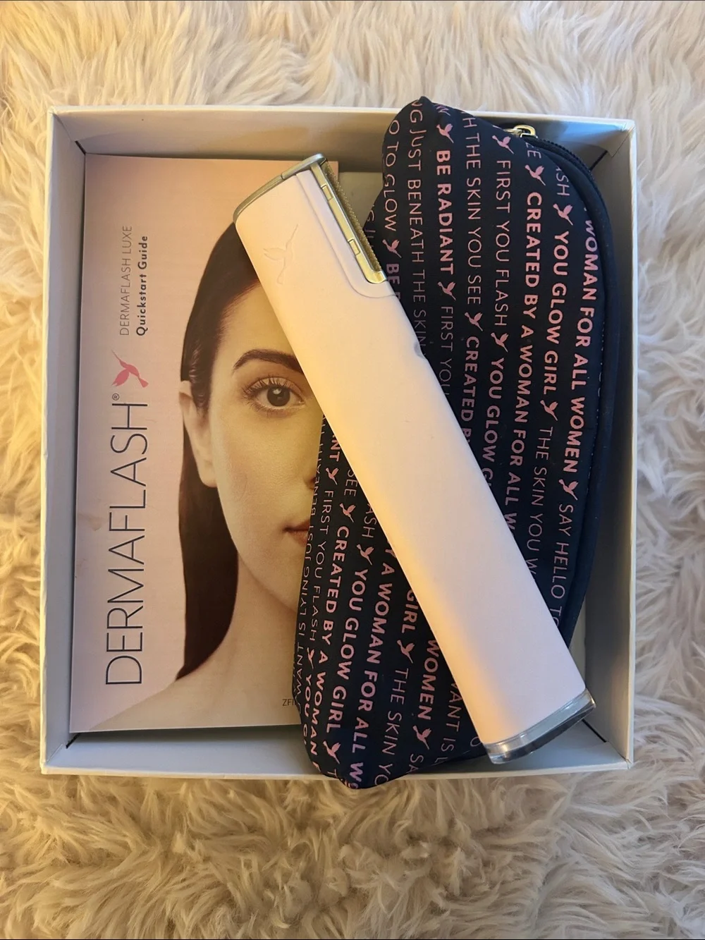 DERMAFLASH Luxe Facial Exfoliation & Peach Fuzz Remover - Pink